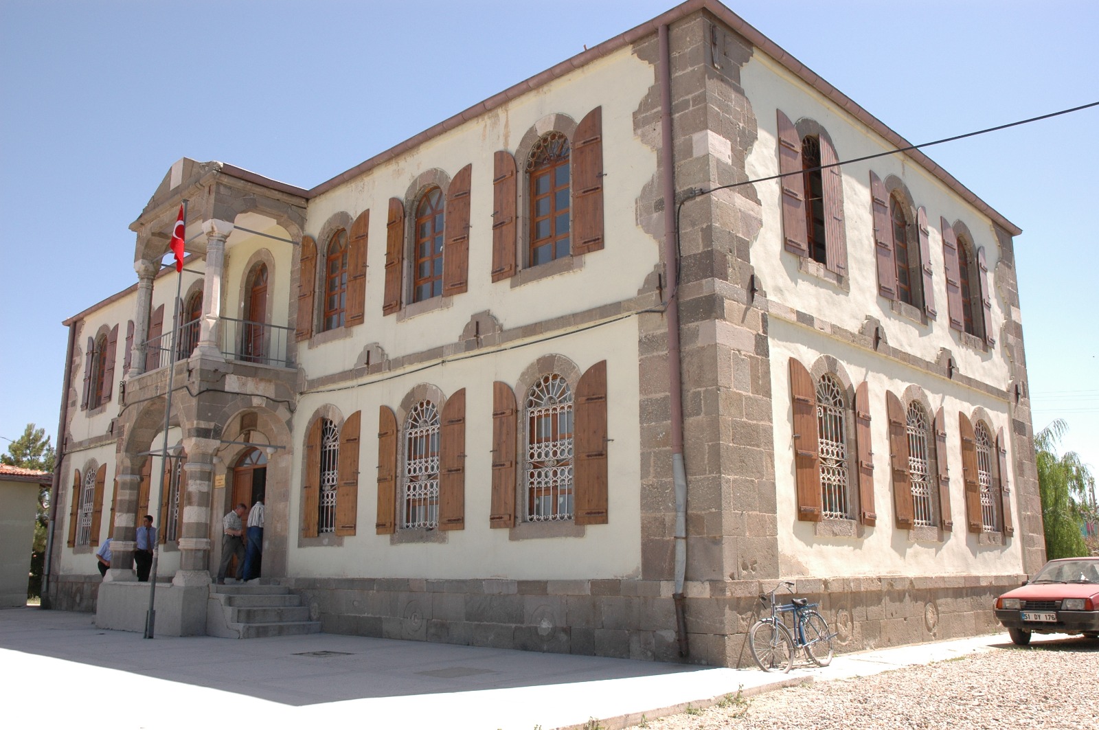 Sinanpaşa’da Üniversite Heyecanı: 118 Öğrenci Daha Gelecek
