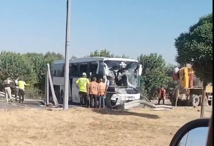Sinanpaşa Tınaztepe Kavşağı’nda Otobüs Kazası: 22 Kişi Yaralandı