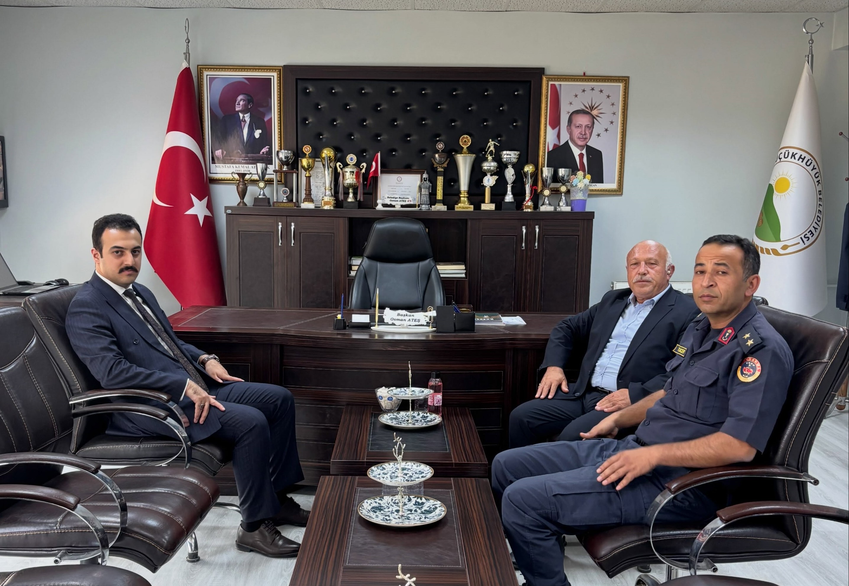KAYMAKAM MİROĞLU’NDAN KÜÇÜKHÜYÜK BELEDİYE BAŞKANI OSMAN ATEŞ’E İADE-İ ZİYARET