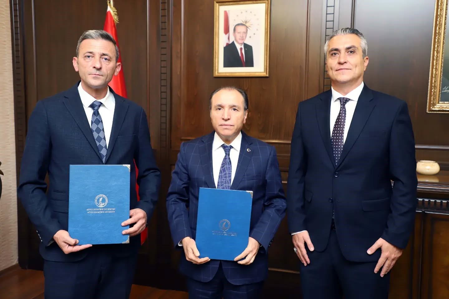 SİNANPAŞA BELEDİYESİNDEN ÖĞRENCİLERE YÜZDE 15 İNDİRİM