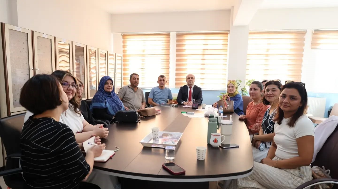 SİNANPAŞA’DA 2026-2027 EĞİTİM ÖĞRETİM YILI İÇİN HAZIRLIKLAR SÜRÜYOR