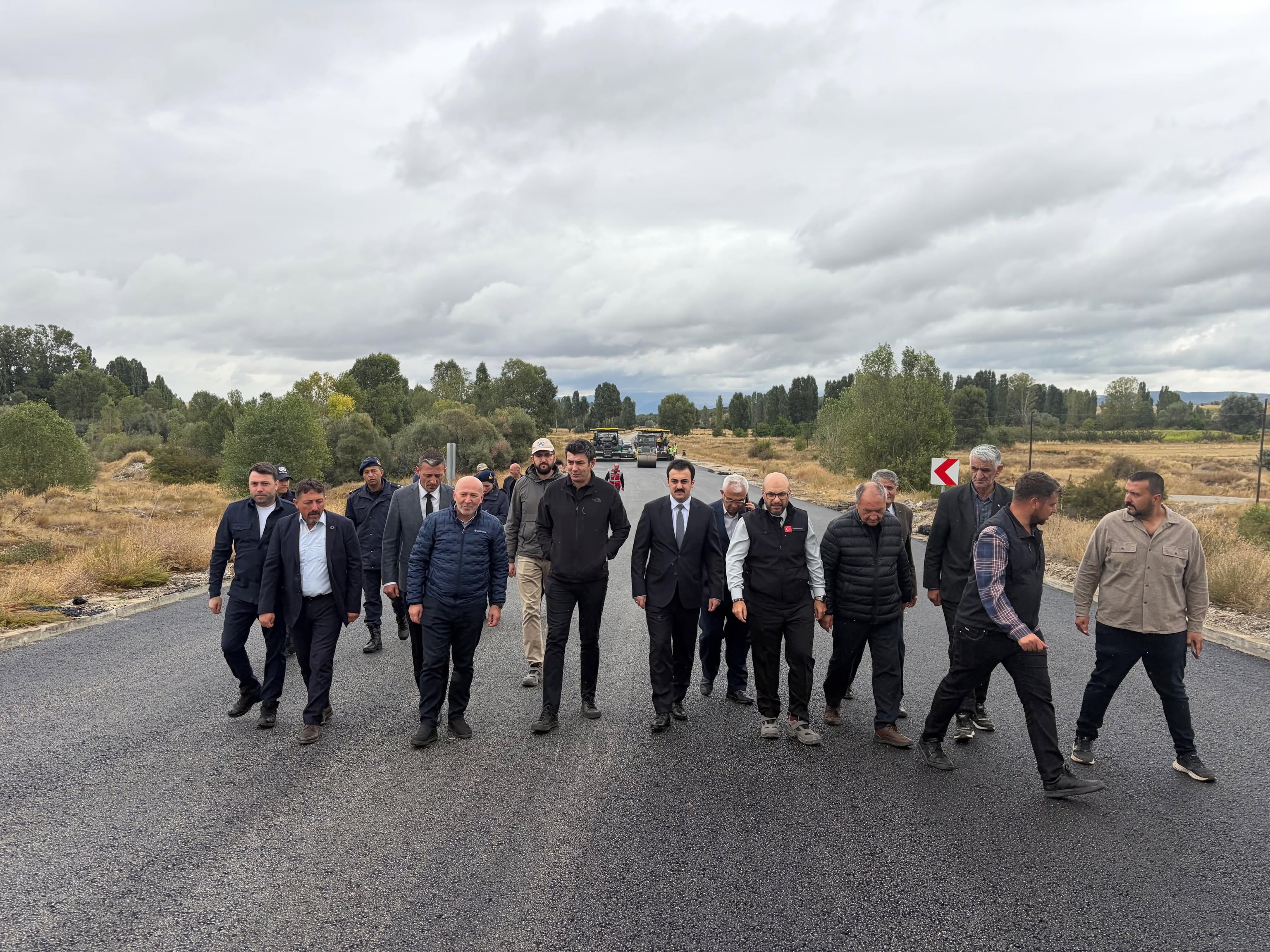KAYMAKAM MİROĞLU VE BERABERİNDEKİ HEYET TOKUŞLAR YOLUNU İNCELEDİ