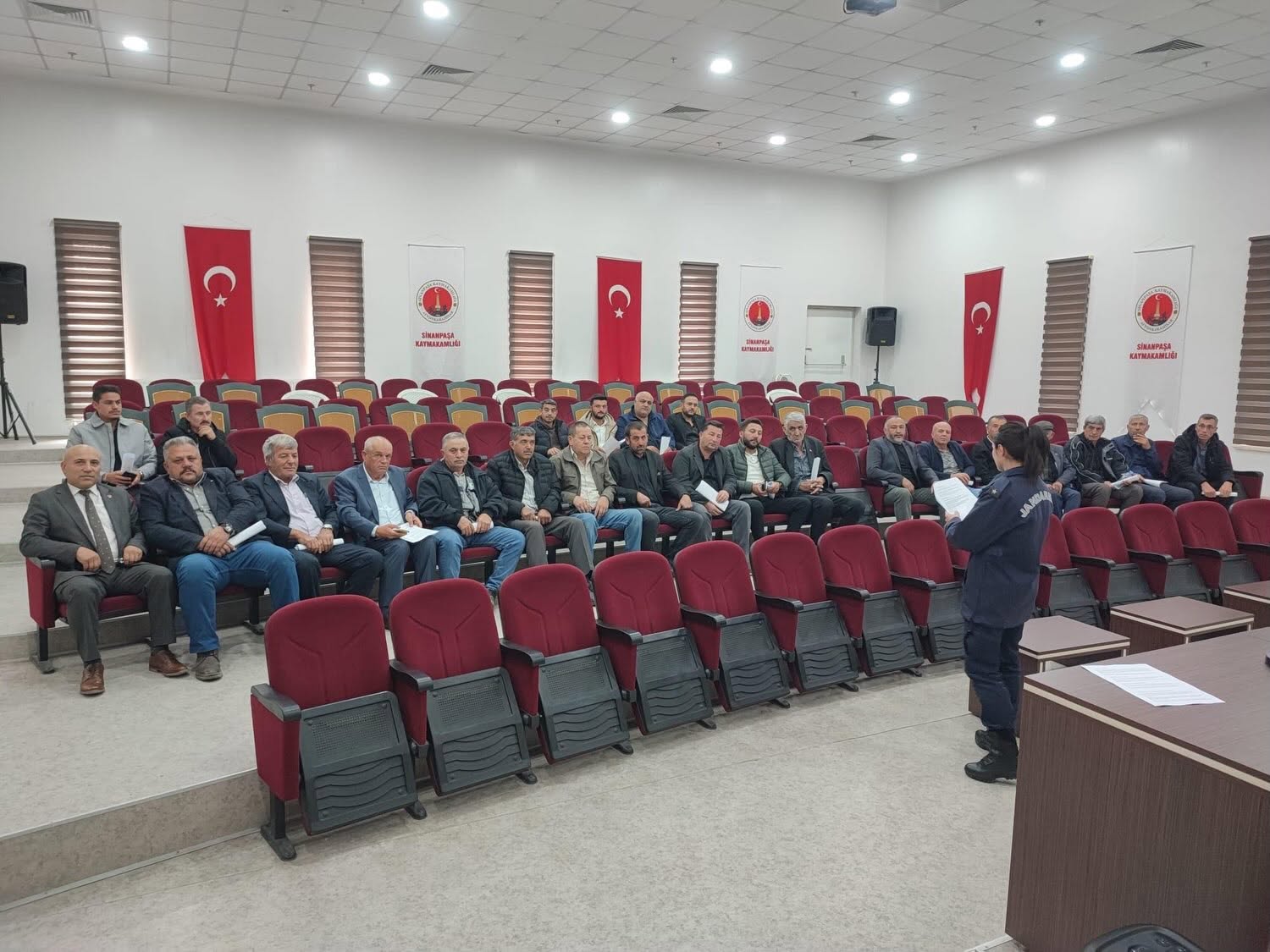 SİNANPAŞA’DA KÖY MUHTARLARINA ASAYİŞ BİLGİLENDİRMESİ