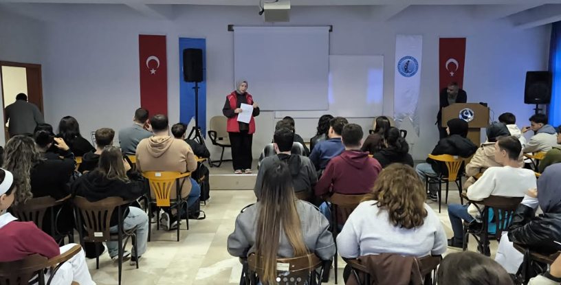 SİNANPAŞA MYO’DA YENİ ÖĞRENCİLERE GENÇLİK MERKEZİ TANITILDI