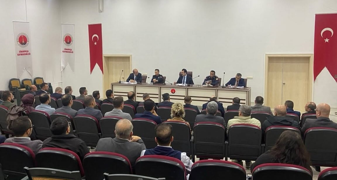 SİNANPAŞA’DA ÖĞRENCİLERİN GÜVENLİĞİ İÇİN TOPLANTI DÜZENLENDİ