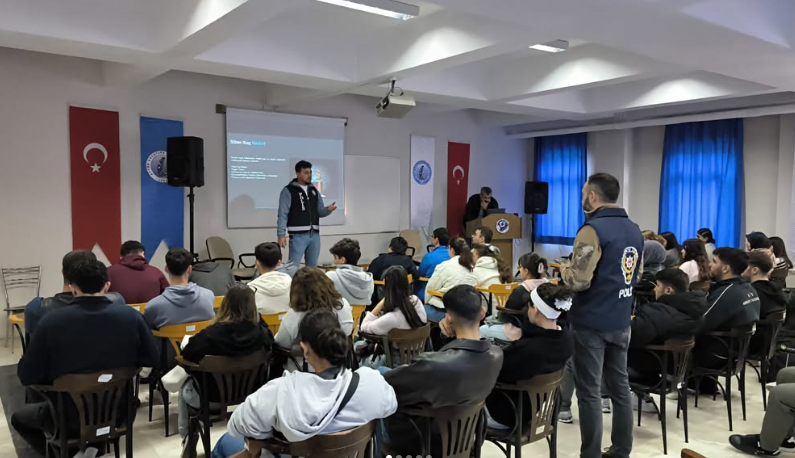 SİNANPAŞA MYO’DA ÖĞRENCİLERE SİBER SUÇLAR VE GÜVENLİ İNTERNET SEMİNERİ