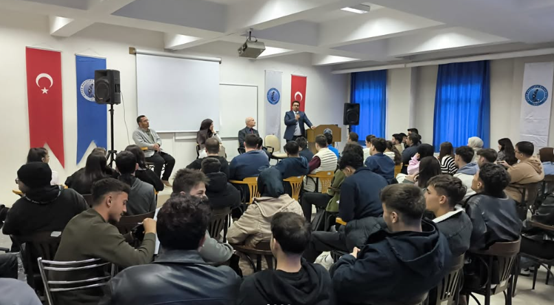 Sinanpaşa MYO’da Yeni Öğrencilere Manevi Danışmanlık Buluşması