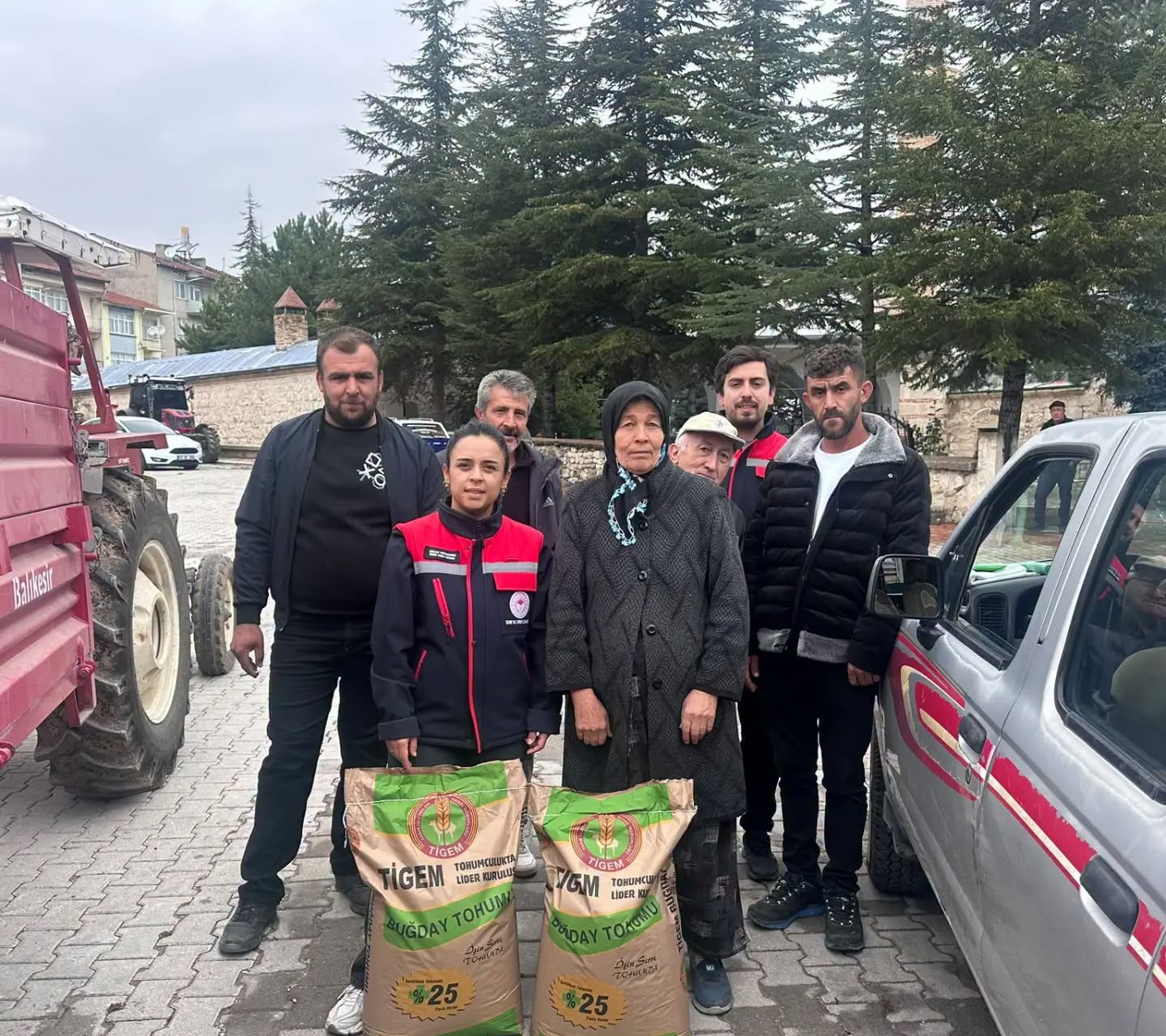 SİNANPAŞA’DA ÇİFTÇİLERE 28,5 TON BUĞDAY TOHUMU DAĞITILDI