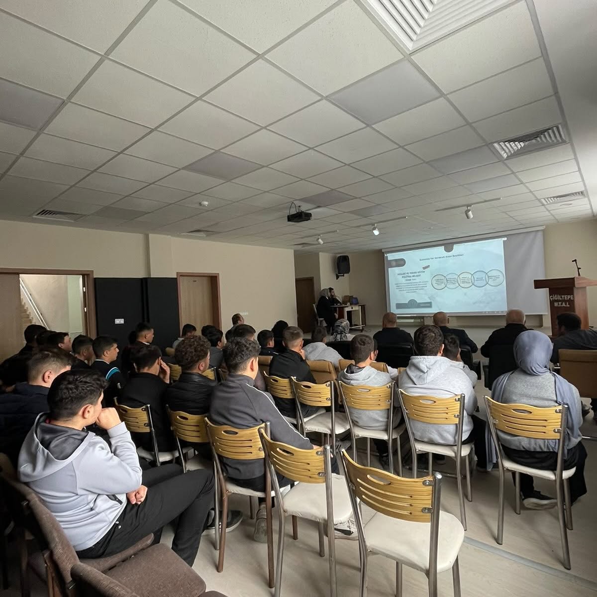Sinanpaşa’da Gençlere Ahilik Kültürü ve Girişimcilik Eğitimi