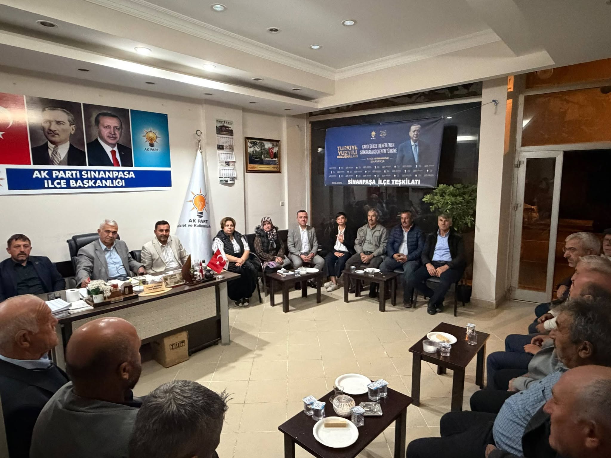 AK PARTİ SİNANPAŞA İLÇE DANIŞMA TOPLANTISI GERÇEKLEŞTİRİLDİ